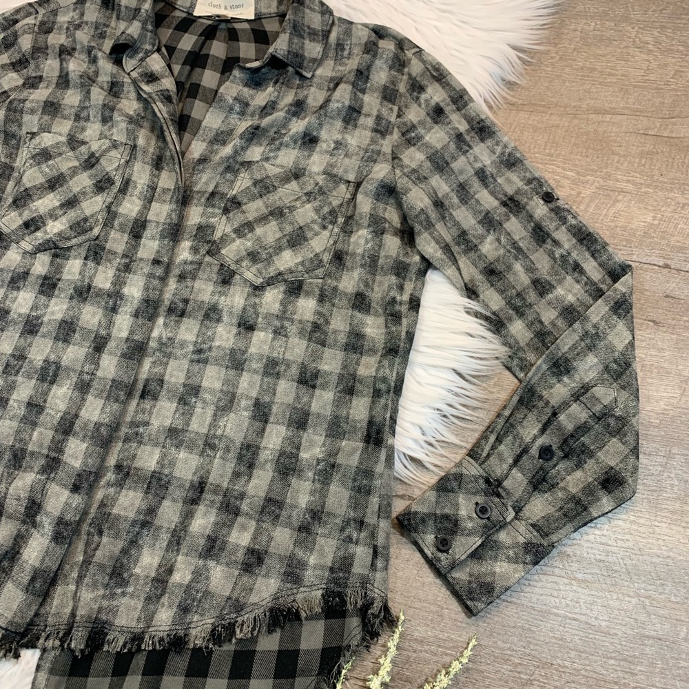 Cloth & Stone Split Back Button Down Top Raw Hem - image 4